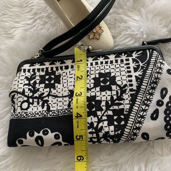 BRIGHTON Vintage black/white Embroidered floral crossbody bag VGUC++ - Picture 3 of 12